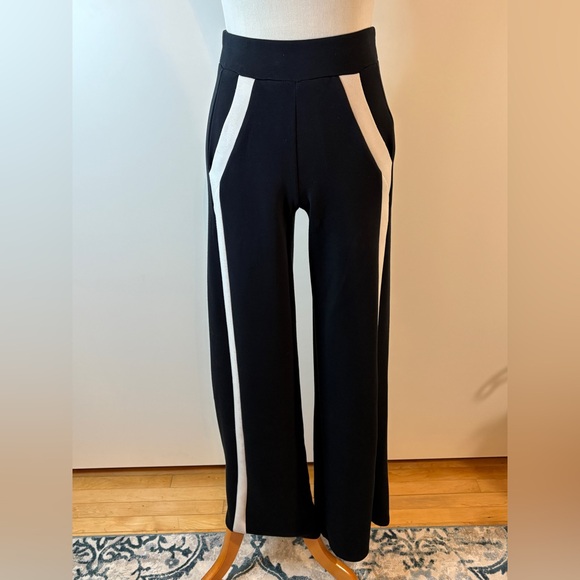 SPANX AirEssentials Black and White Track Suit | XS T - Picture 6 of 7